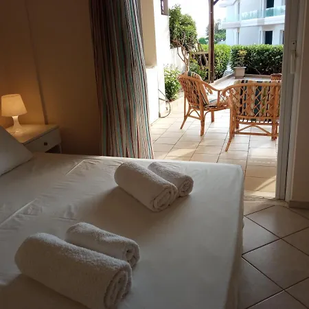 Sea Side House * كوروتا