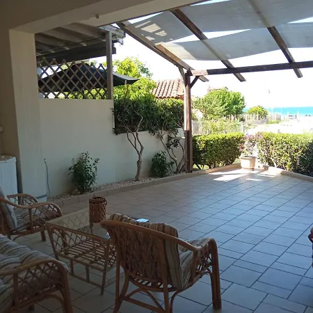 بيت للعطل Sea Side House